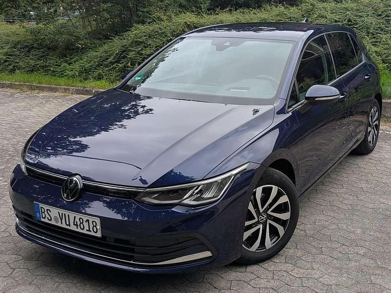 Atlantic blue metallic Gebraucht 2023 VW Golf VIII Active Kleinwagen | 23.490 € (Guter Preis) - Bild 1/4