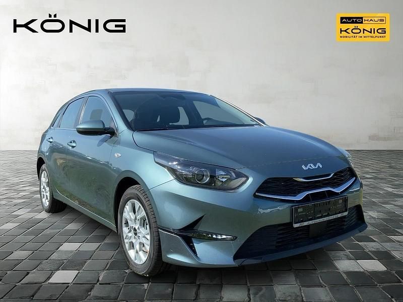 Neu Kia Ceed Vision 140 PS (102 kW) 2025 Grau Kleinwagen