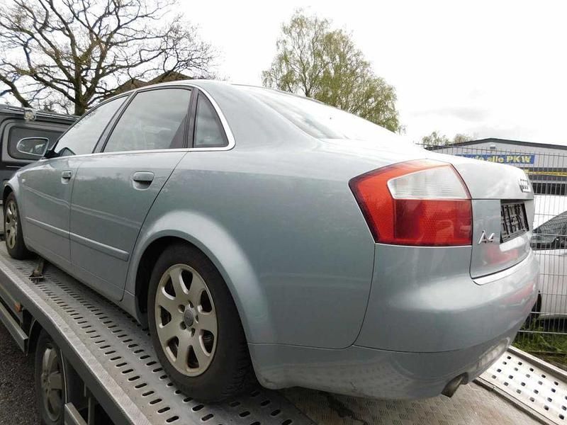 Gebraucht Audi A4 131 PS (96 kW) 2001 Blau Limousine