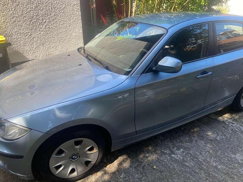 Blau Gebraucht 2010 BMW 116 Kleinwagen | 3.600 € (Fairer Preis) - Bild 1/4