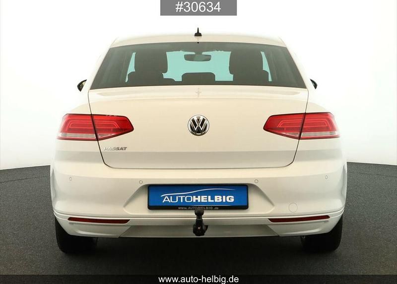 Gebraucht VW Passat Comfortline 150 PS (110 kW) 2017 Weiß Limousine