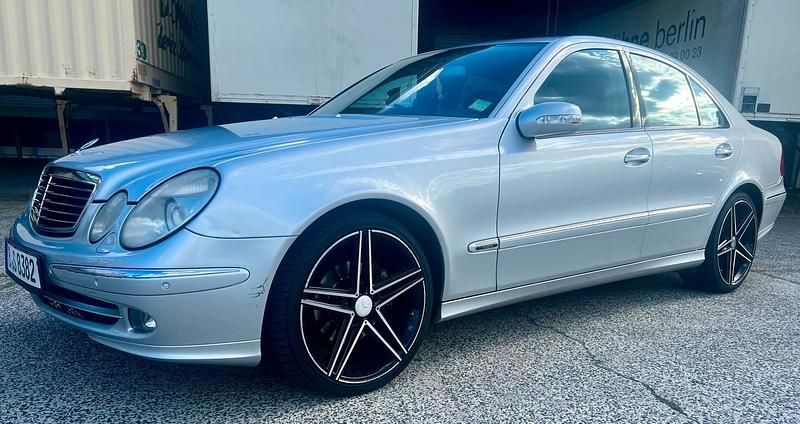 Silber Gebraucht 2005 Mercedes E320 Limousine | 3.800 € (Guter Preis) - Bild 1/4