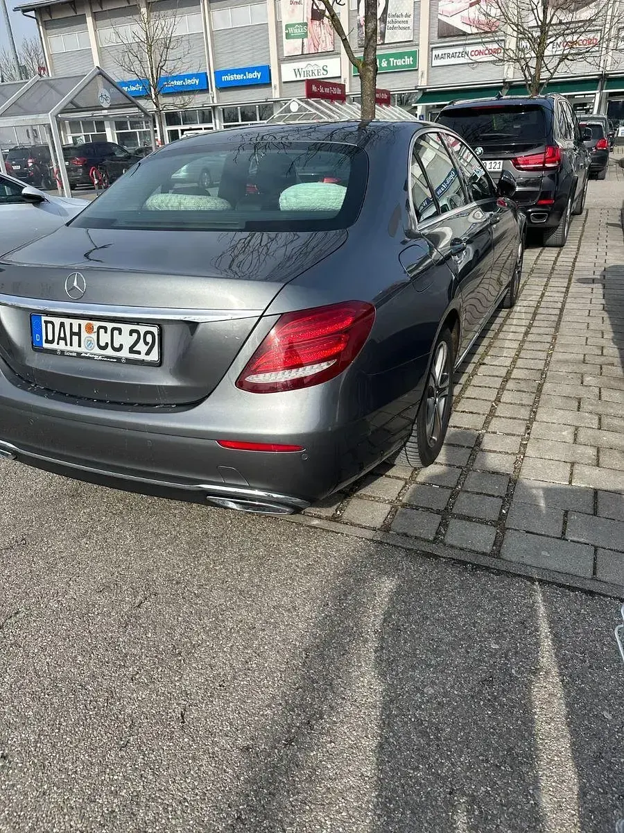 Gebraucht Mercedes E220 194 PS (142 kW) 2019 Grau Limousine