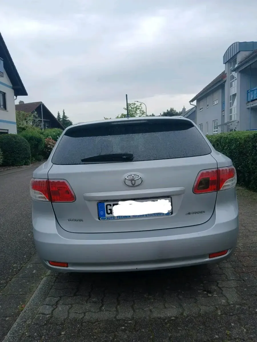 Gebraucht Toyota Avensis 150 PS (110 kW) 2009 Silber Kombi