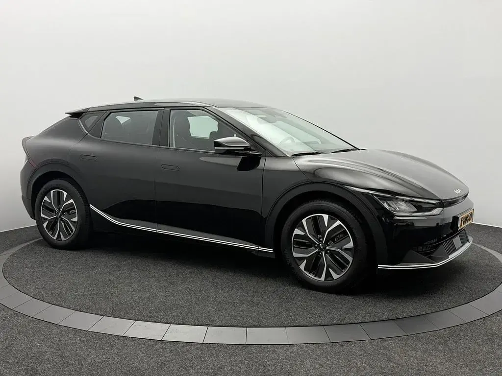 Używany Kia EV6 Light 125 kW (170 KM) 2024 Czarny SUV