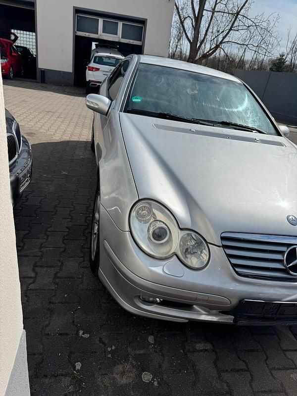 Gebraucht Mercedes 180 146 PS (107 kW) 2004 Silber Limousine