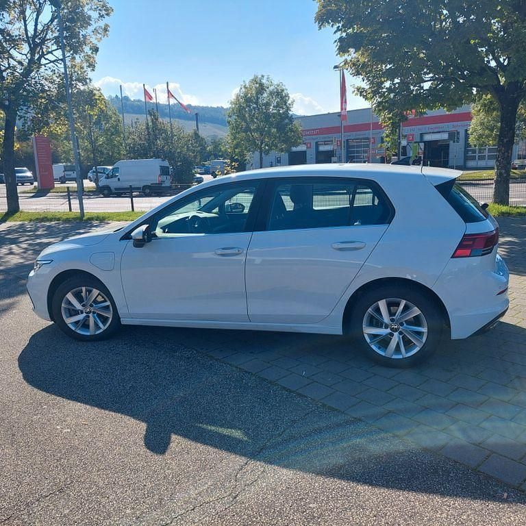 Weiß Gebraucht 2021 VW Golf VIII Style Limousine | 19.499 € (Guter Preis) - Bild 1/4