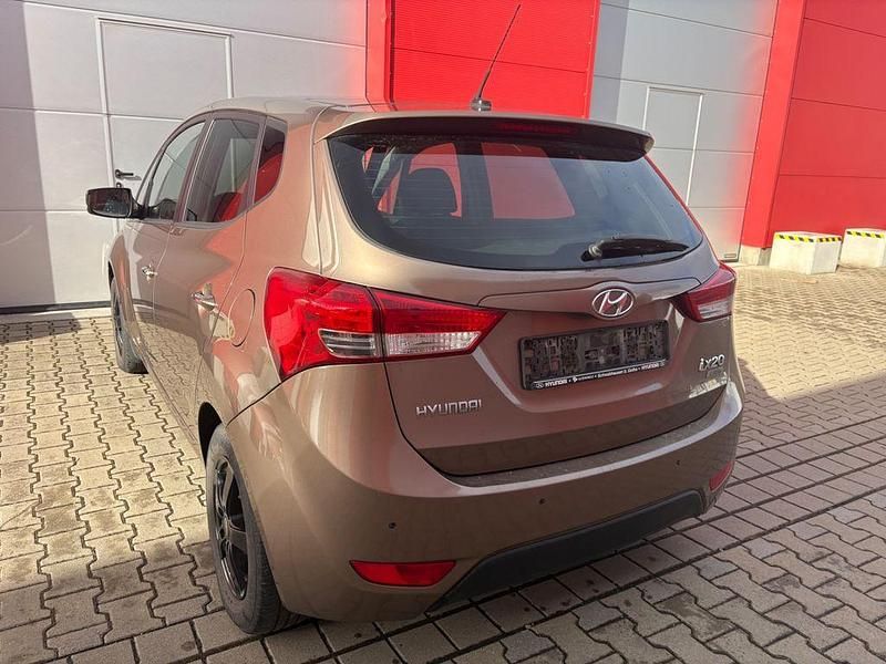 Gebraucht Hyundai ix20 116 PS (85 kW) 2014 Braun Kleinwagen