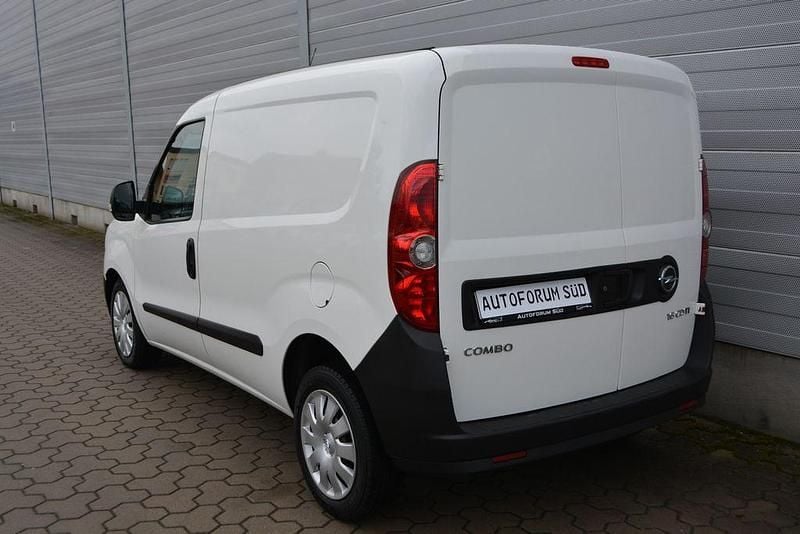 Gebraucht Opel Combo 105 PS (77 kW) 2016 Weiß Van / Kleinbus
