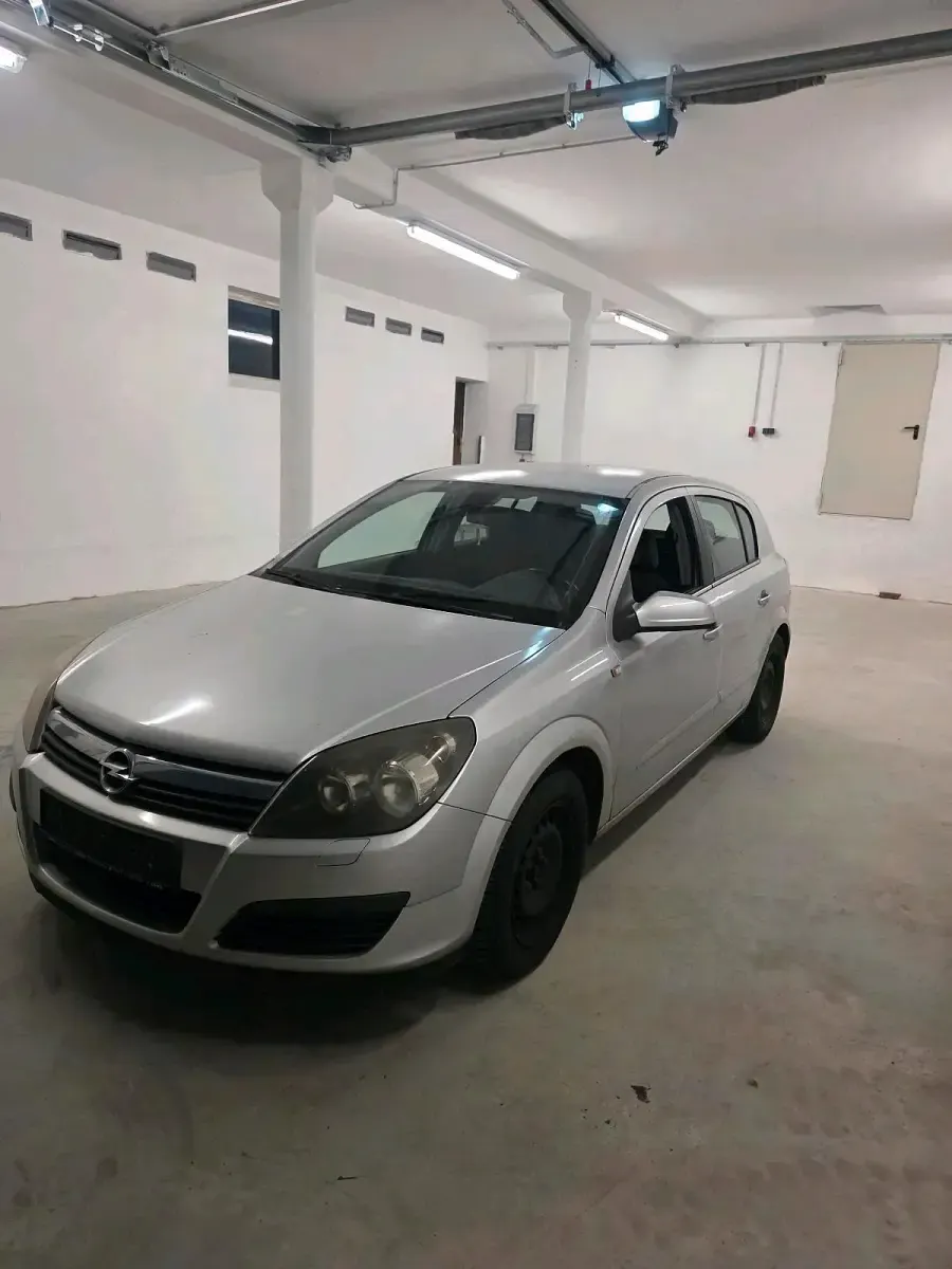 Second-hand Opel Astra 105 CP (77 kW) 2005 Argintiu Berlinǎ