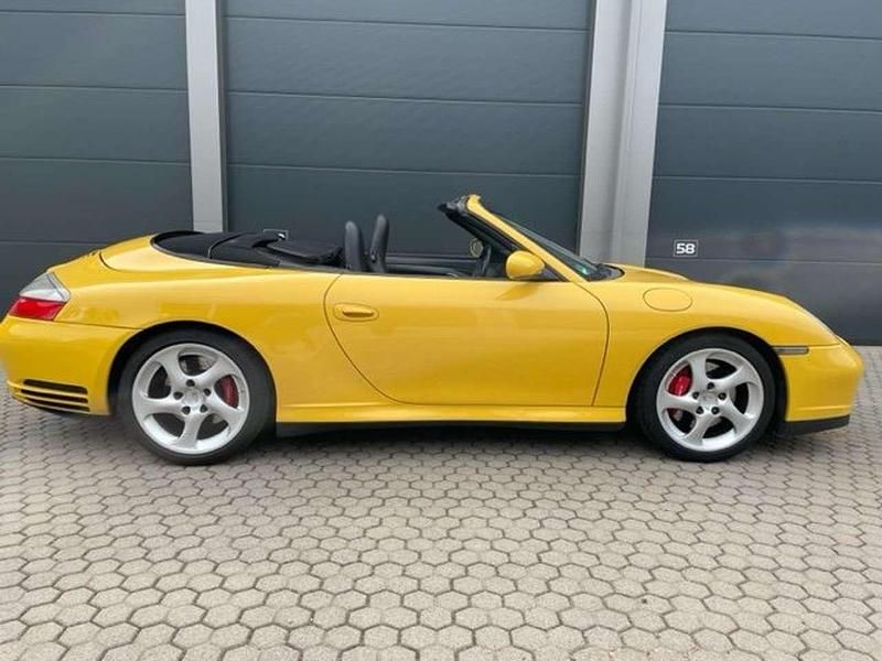 Gelb Gebraucht 2004 Porsche 911 Carrera 4S Cabriolet Cabrio | 42.700 € (Fairer Preis) - Bild 1/4