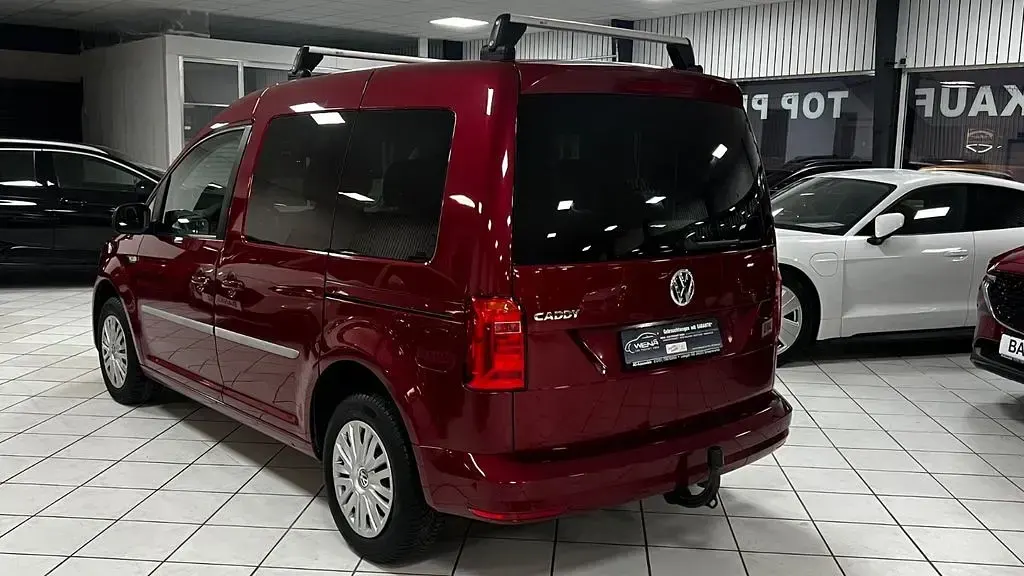 Używany VW Caddy Trendline 75 KM (55 kW) 2019 Czerwony Minivan