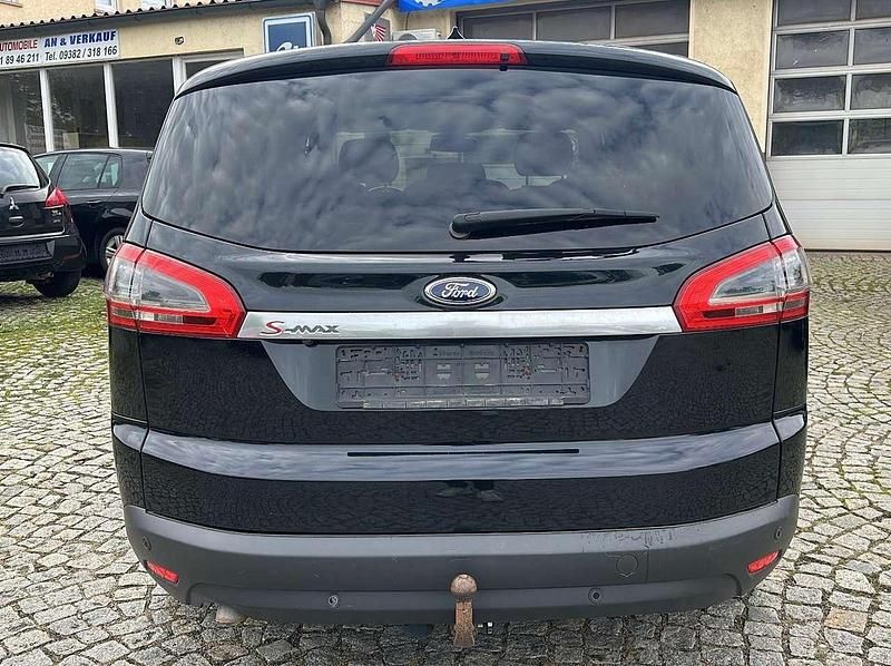 Gebraucht Ford S-MAX Titanium 163 PS (119 kW) 2015 Schwarz Van / Kleinbus