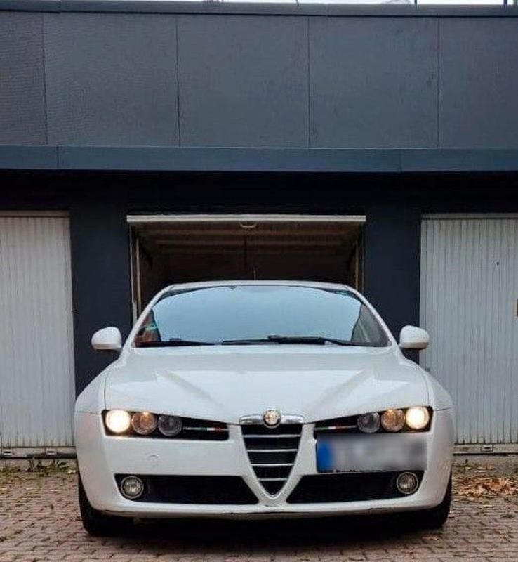 Weiß Gebraucht 2011 Alfa Romeo 159 Kombi | 3.800 € (Fairer Preis) - Bild 1/4