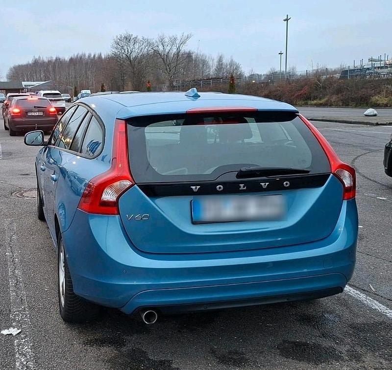 Gebraucht Volvo V60 150 PS (110 kW) 2016 Blau Kombi