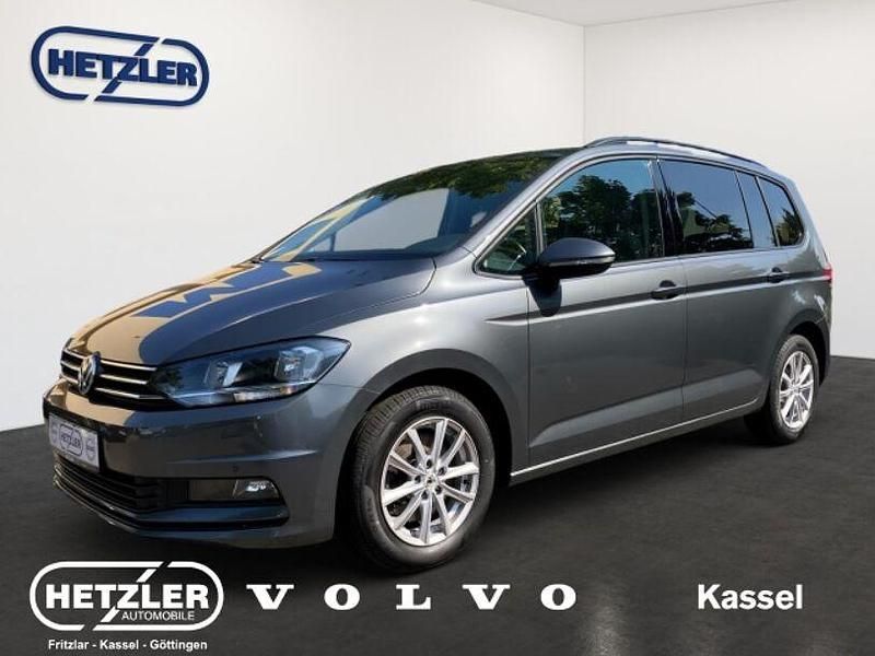 Indiumgrau metallic Gebraucht 2019 VW Touran Comfortline Van / Kleinbus | 20.850 € (Guter Preis) - Bild 1/4