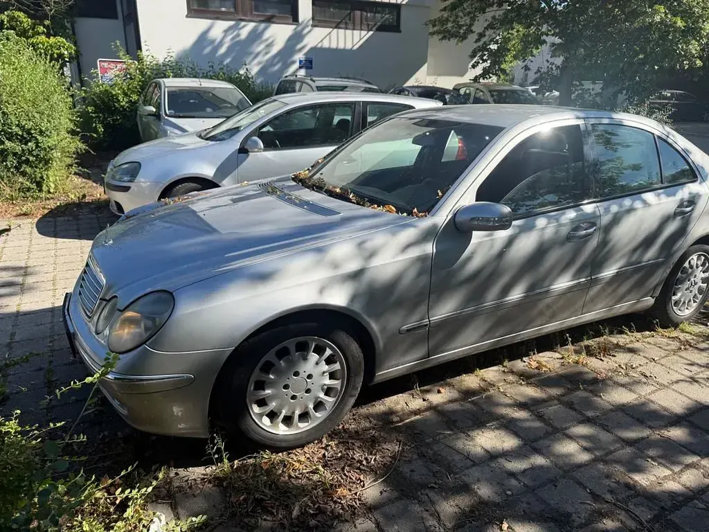 Gebraucht Mercedes E220 Elegance 150 PS (110 kW) 2003 Silber Limousine