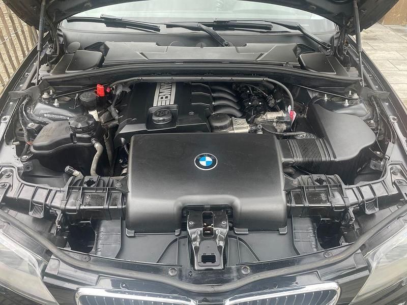 Gebraucht BMW 116 122 PS (89 kW) 2010 Schwarz Kleinwagen