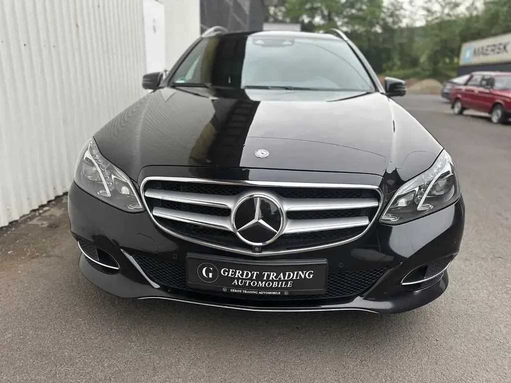 Gebraucht Mercedes E220 170 PS (125 kW) 2014 Schwarz Kombi