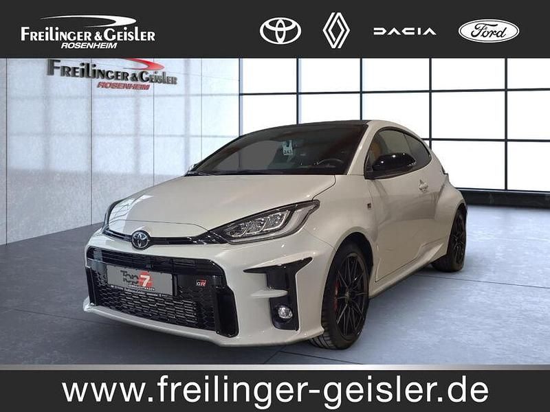 Platinumweiß perleffekt (metallic) Gebraucht 2022 Toyota Yaris Basis Limousine | 34.990 € (Etwas zu teuer) - Bild 1/4