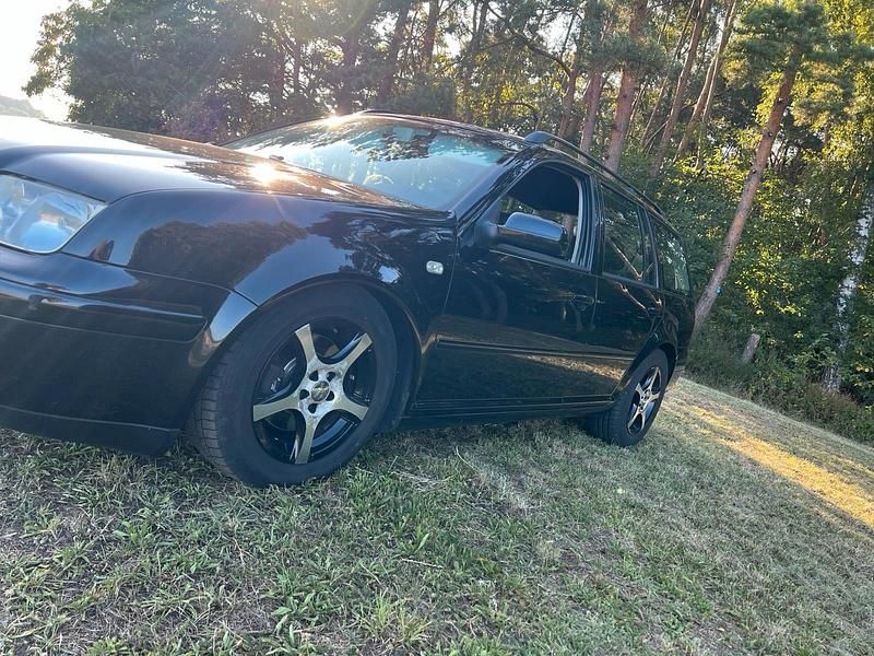 Schwarz Gebraucht 2005 VW Bora Limousine | 1.500 € (Fairer Preis) - Bild 1/4