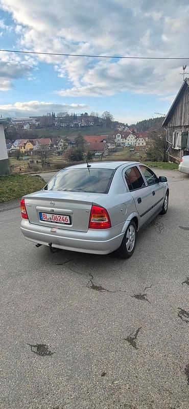 Gebraucht Opel Astra 125 PS (91 kW) 2002 Silber Limousine