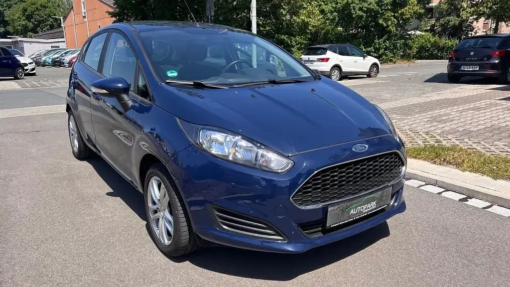 Gebraucht Ford Fiesta Trend 101 PS (74 kW) 2016 Blau Kleinwagen