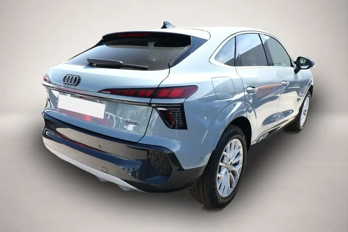 Neu Audi Q3 Sportback Ambiente 204 PS (150 kW) 2026 Grau SUV