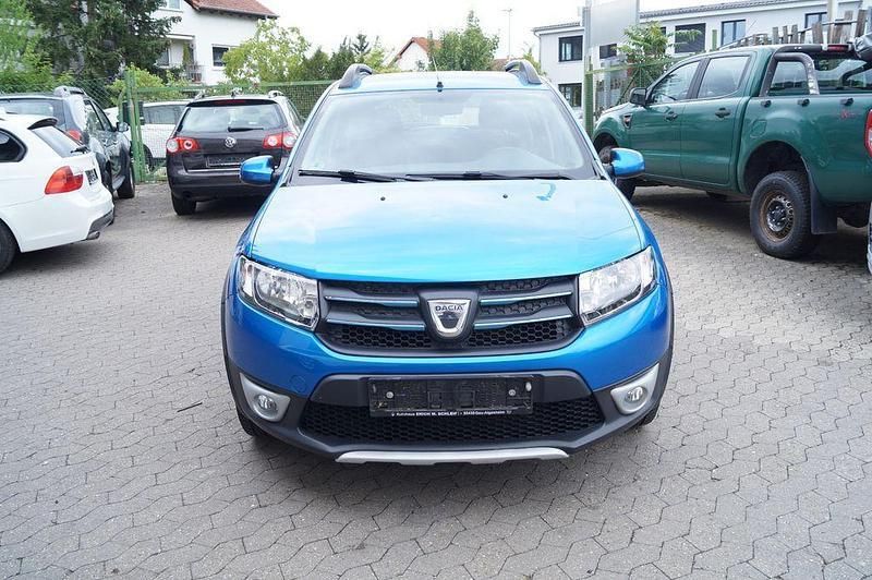 Blau Gebraucht 2016 Dacia Sandero Prestige Kleinwagen | 5.890 € (Fairer Preis) - Bild 1/4