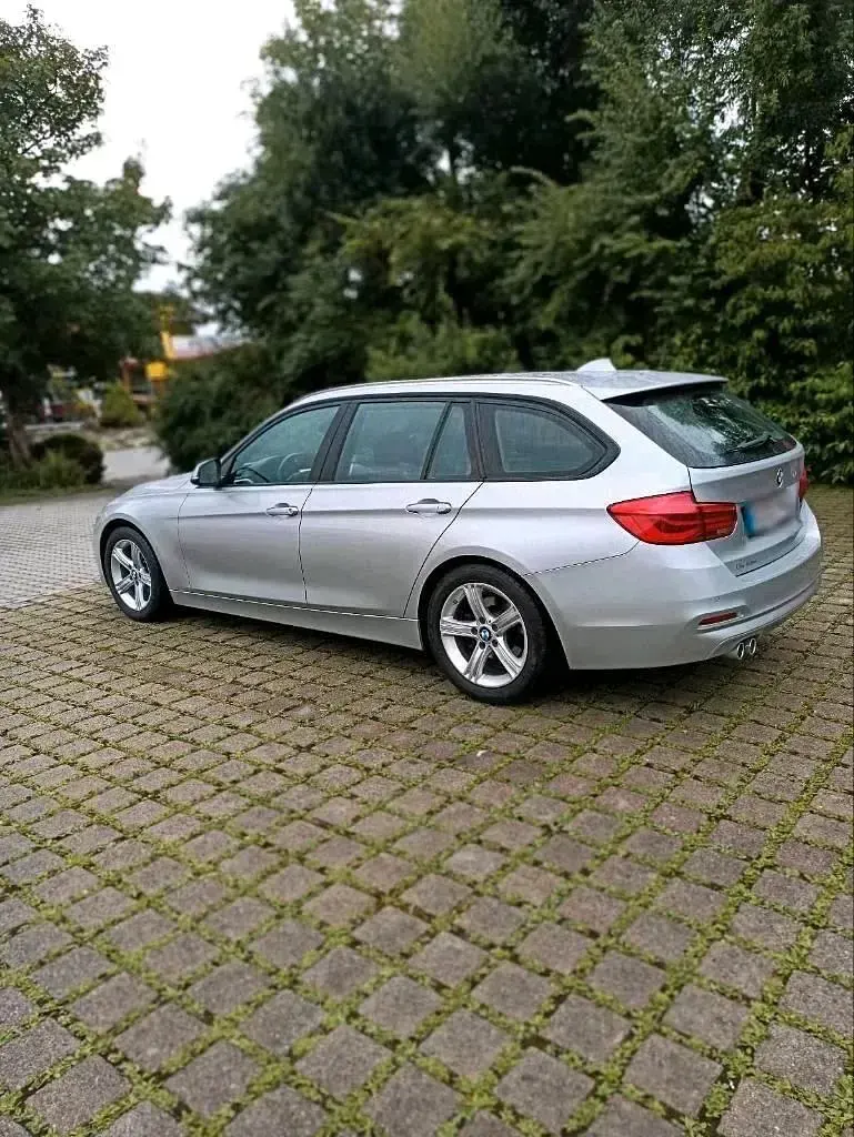 Gebraucht BMW 320 163 PS (119 kW) 2019 Silber Kombi