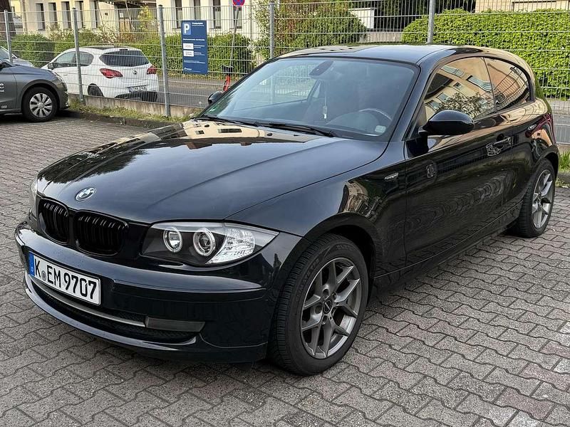 Gebraucht BMW 116 122 PS (89 kW) 2008 Schwarz Kleinwagen