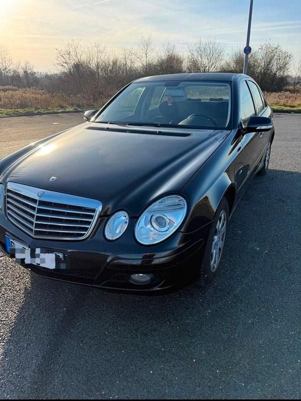 Gebraucht Mercedes E200 Classic 163 PS (119 kW) 2009 Schwarz Limousine