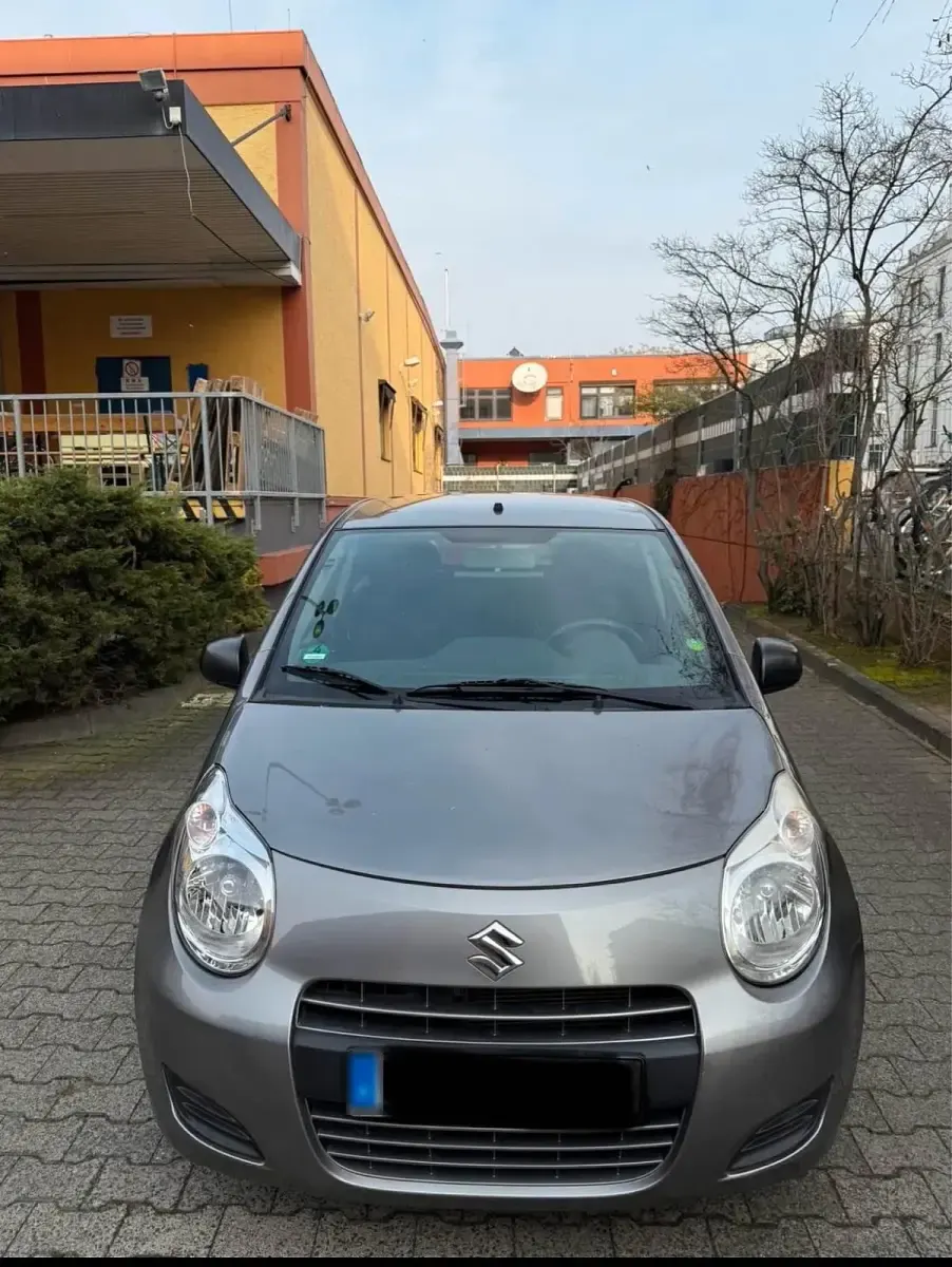 Gebraucht Suzuki Alto 68 PS (50 kW) 2013 Grau Kleinwagen