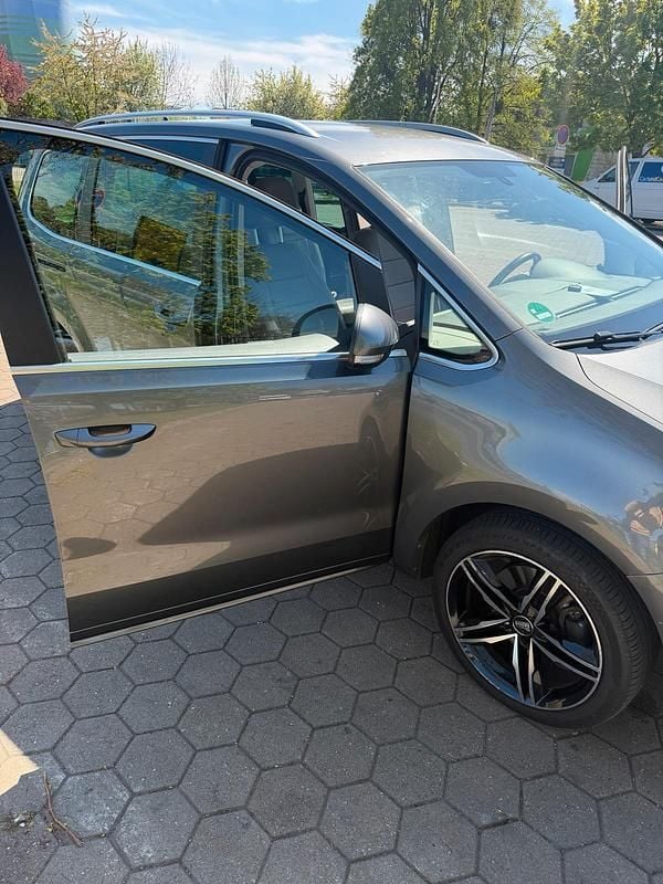 Second-hand Seat Alhambra 140 CP (102 kW) 2012 Gri Monovolum