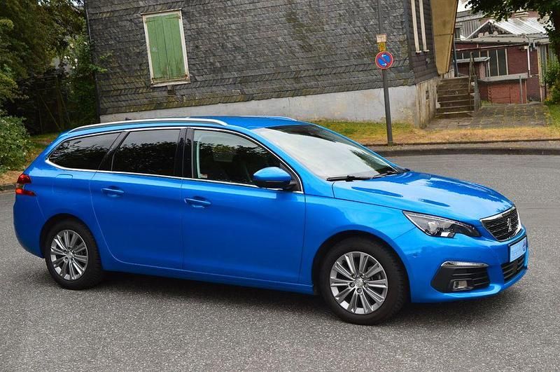 Gebraucht Peugeot 308 SW Allure 131 PS (96 kW) 2021 Blau Kombi