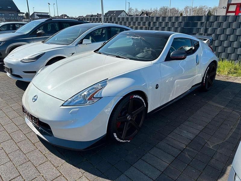 Weiß Gebraucht 2014 Nissan 370Z Nismo Nismo Coupé | 33.495 € - Bild 1/4