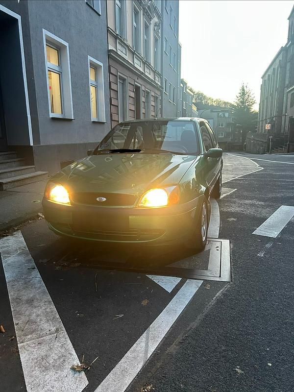 Gebraucht Ford Fiesta 60 PS (44 kW) 2001 Grün Kleinwagen