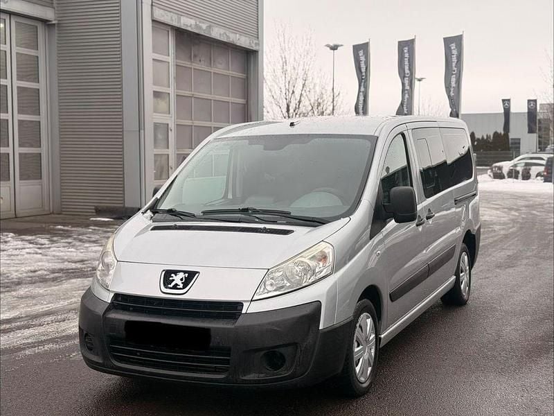 Gebraucht Peugeot TePee 90 PS (66 kW) 2011 Silber Van / Kleinbus