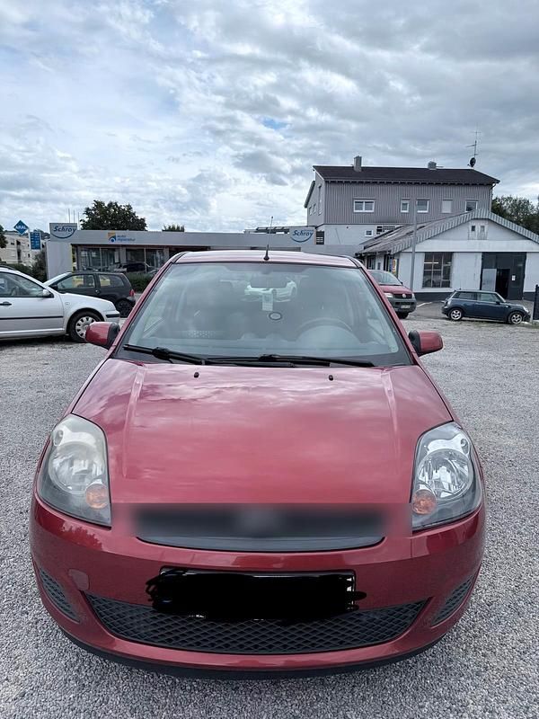 Rot Gebraucht 2008 Ford Fiesta Kleinwagen | 850 € (Superpreis) - Bild 1/4