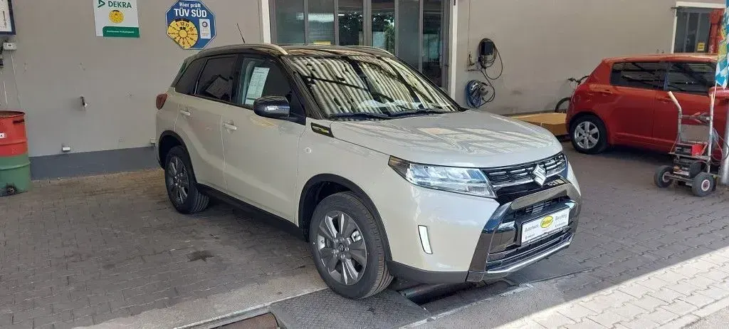 Neu Suzuki Vitara Comfort 110 PS (80 kW) 2026 Beige SUV