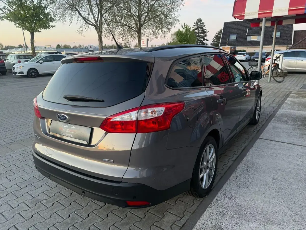 Gebraucht Ford Focus 101 PS (74 kW) 2012 Braun Kombi