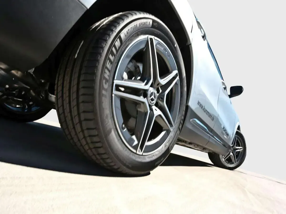 Gebraucht Mercedes GLA180 AMG 136 PS (100 kW) 2026 Metalliclack hightechsilber SUV