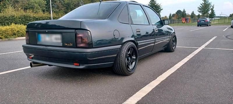 Gebraucht Opel Vectra 160 PS (117 kW) 1990 Schwarz Kleinwagen