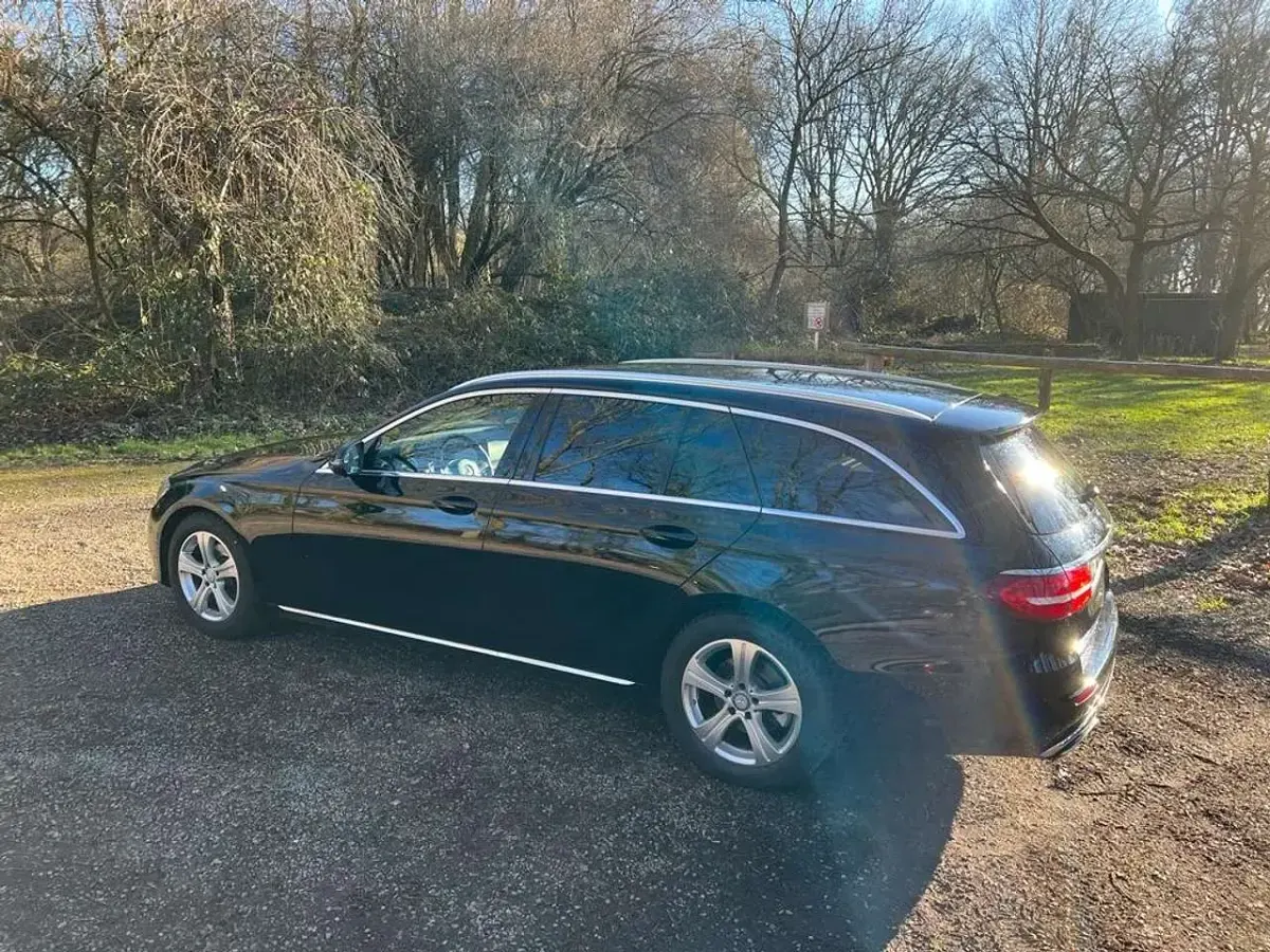 Gebraucht Mercedes E200 184 PS (135 kW) 2016 Schwarz Kombi