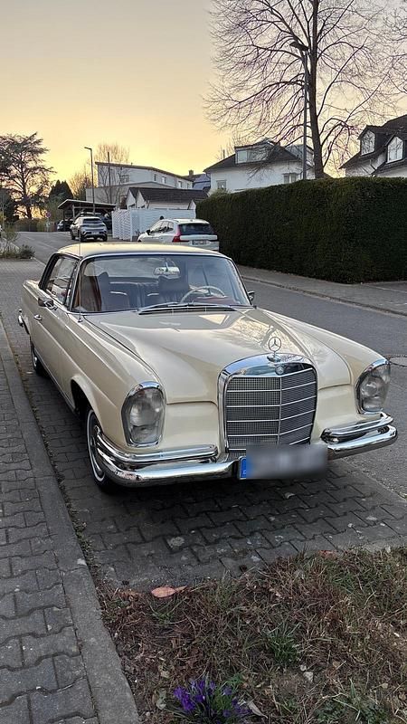 Beige Gebraucht 1962 Mercedes W111 Coupé | 29.999 € - Bild 1/4