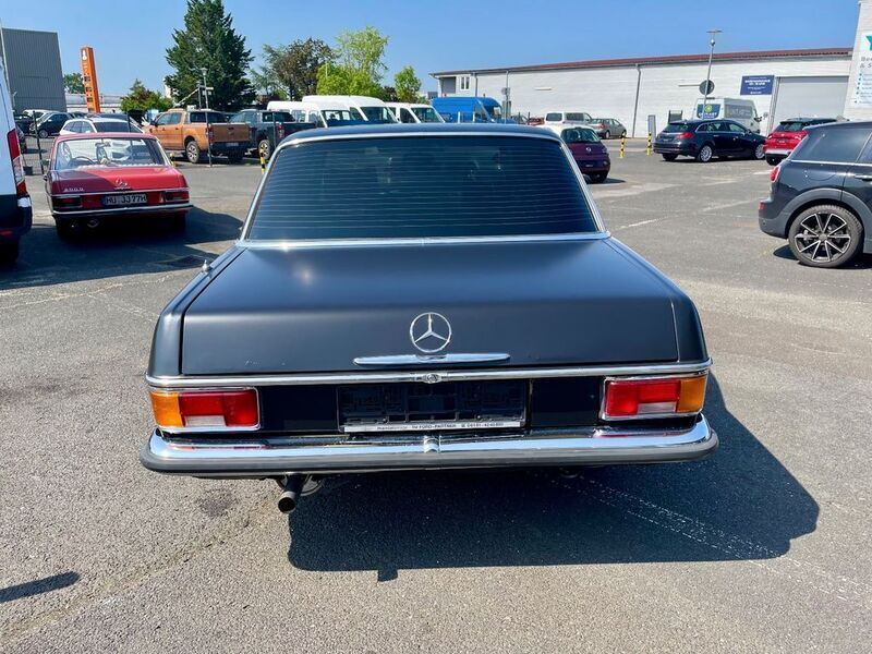 Gebraucht Mercedes E230 120 PS (88 kW) 1974 Gelb Limousine