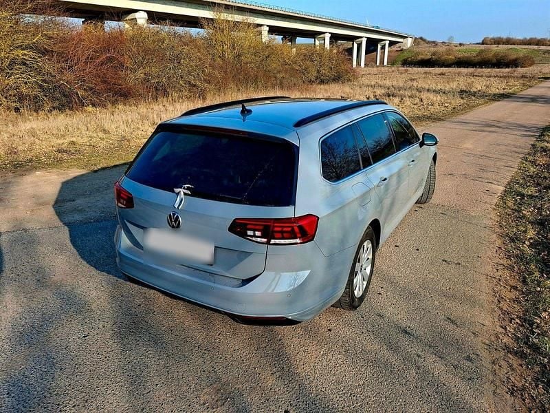 Gebraucht VW Passat Business 122 PS (89 kW) 2022 Grau Kombi