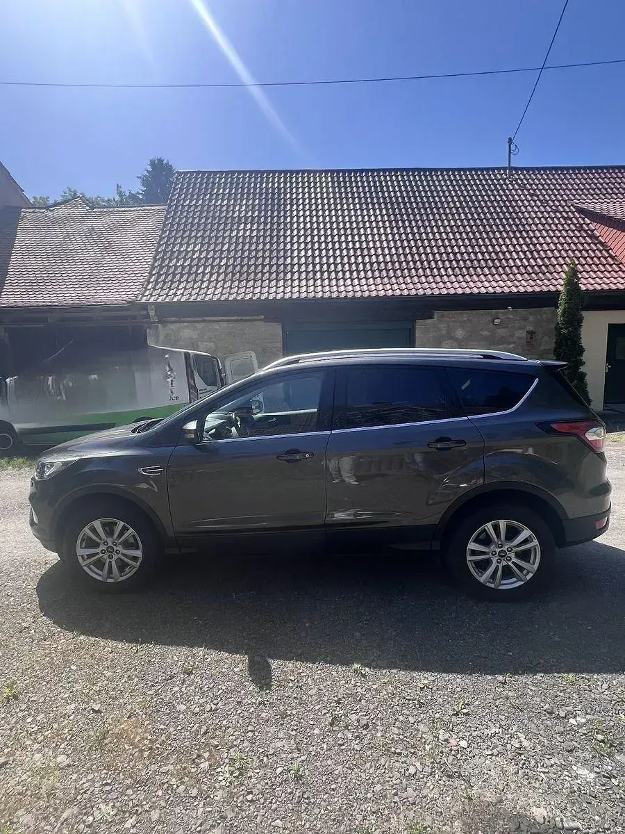Gebraucht Ford Kuga 150 PS (110 kW) 2018 Grau SUV