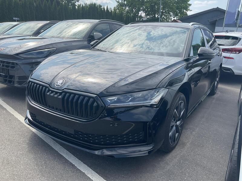 Ebony black metallic Neu 2025 Skoda Superb SportLine Kombi | 48.445 € (Fairer Preis) - Bild 1/3