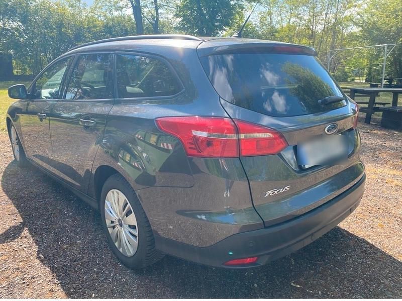 Gebraucht Ford Focus 120 PS (88 kW) 2017 Andere farben Kombi